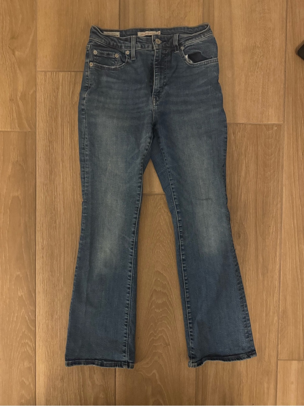 Levi's Women's 725 High Rise Bootcut Jeans